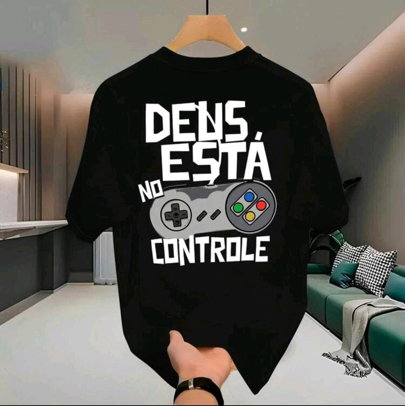 Camisa Deus no Controle