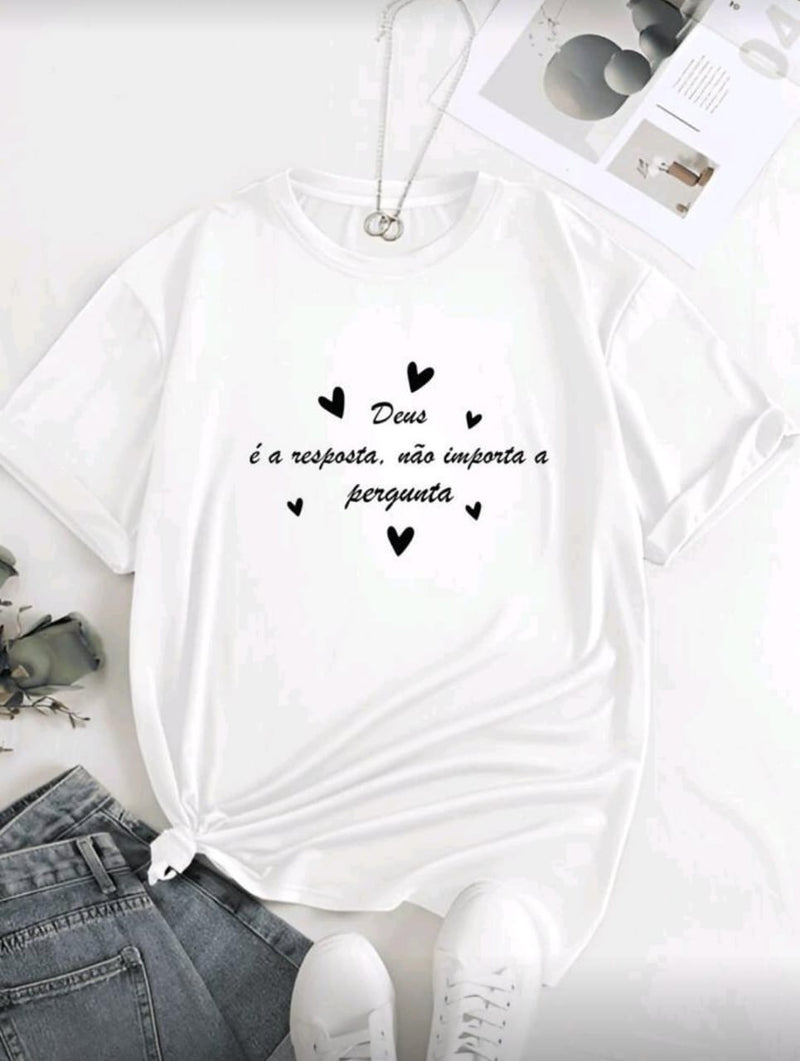 Camiseta “Deus é a Resposta”